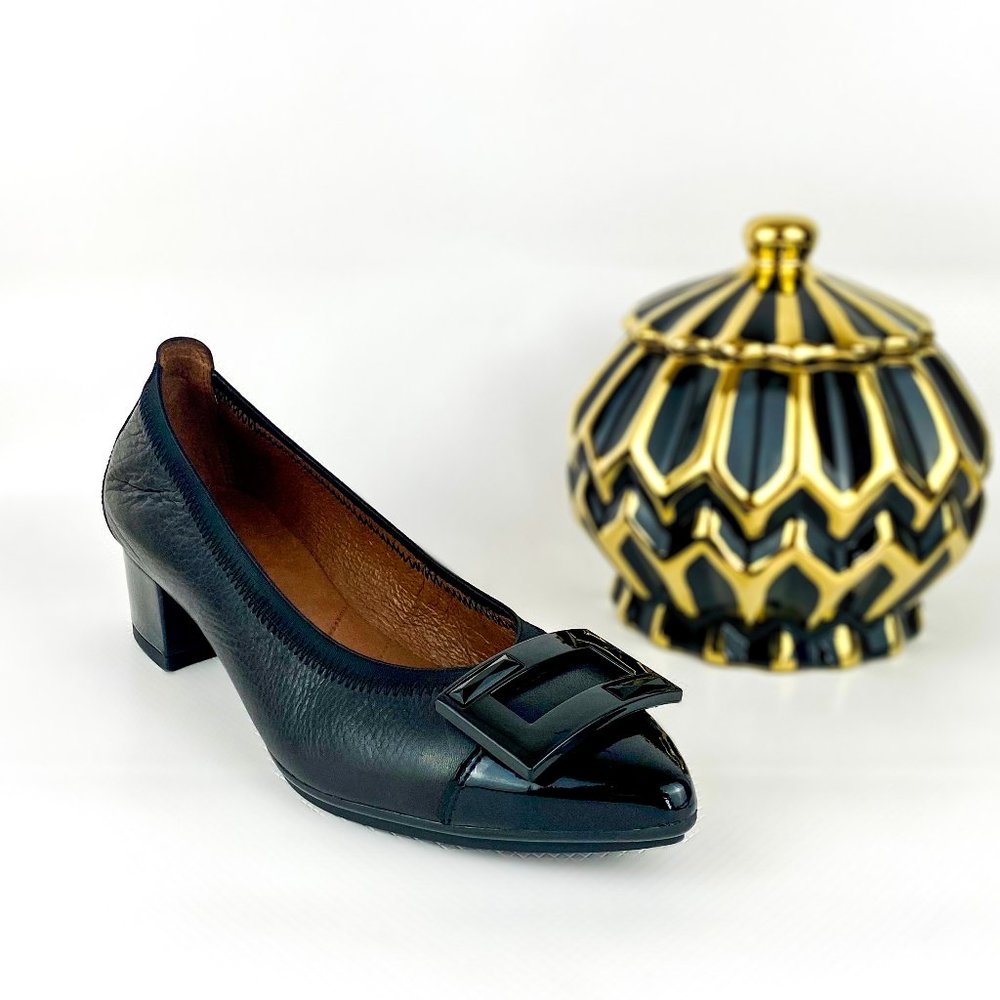 Hispanitas Black Leather Omega Pump Size 6